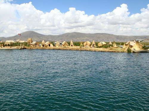 11. Саргассово море — область в Атлантическом океане, окруженная несколькими обширными течениями, и это — единственное море, у которого нет никакого побережья. Оно ограничено на западе Гольфстримом, на севере Североатлантическим течением, на востоке Канарским, а на юге — Североатлантическим Экваториальным течением. Эта система течений формирует Североатлантическую Субтропическую Спираль.