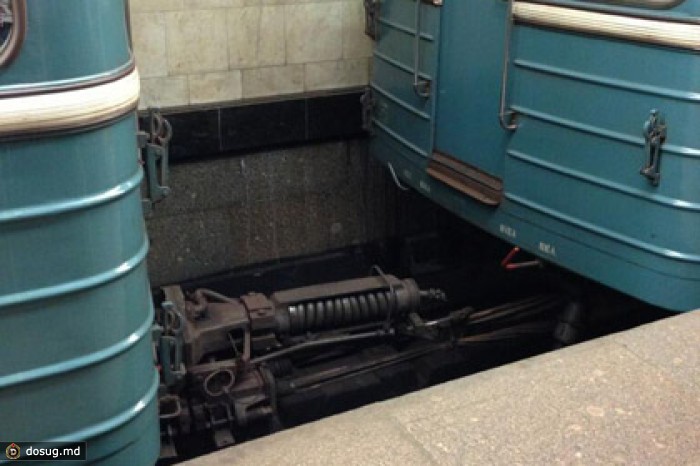 «Серая» ветка московского метро встала из-за отцепившегося вагона