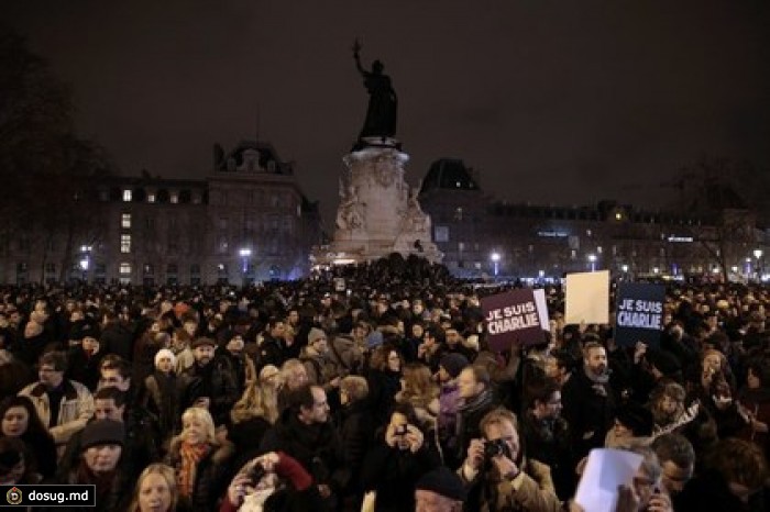 100 тысяч французов вышли на митинги в знак протеста против теракта в Париже