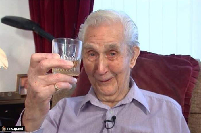 103-летний британец пообещал стать самым старым обладателем татуировки в мире