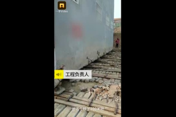 Китаец передвинул трехэтажный дом