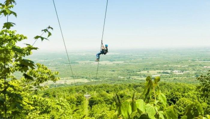 106-летний англичанин стал самым старым человеком, спустившемся на Zip Line
