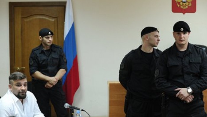 Баста выплатил Децлу 350 тысяч рублей за оскорбления в соцсетях