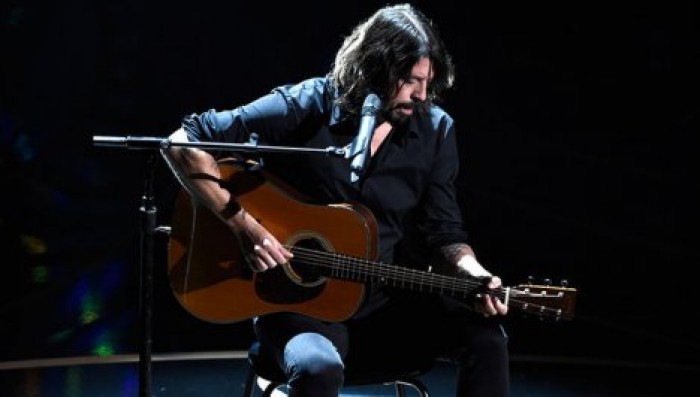 Фронтмен Foo Fighters Дэйв Грол на четыре минуты "усыновил" фаната