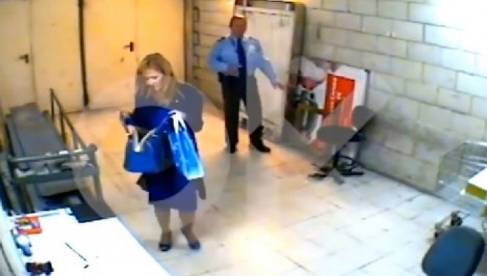 Глава Мадрида объявила об отставке после публикации видео с кражей кремов на 40 евро
