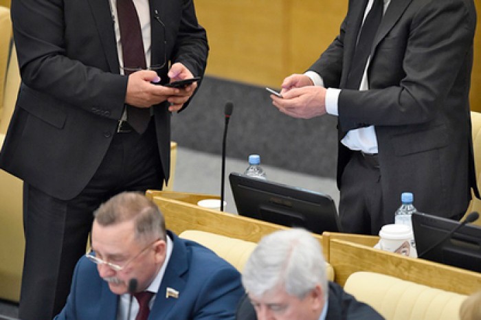 Госдума поддержала законопроект об удалении фейков из соцсетей