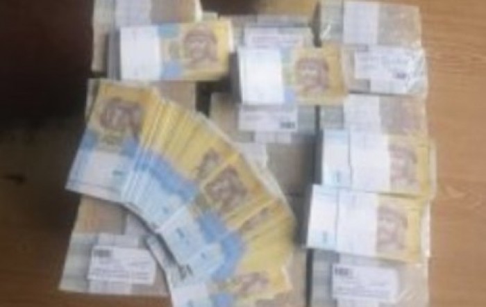 Киевлянин пытался переслать в Гонконг 24 кг купюр по одной гривне