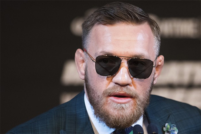Макгрегору предъявили обвинения после атаки на автобус UFC