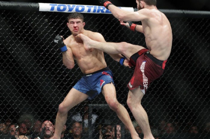 Нурмагомедов стал чемпионом UFC