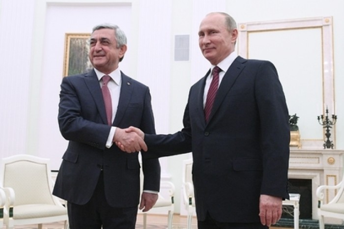 Путин поздравил Саргсяна с назначением на пост премьера Армении
