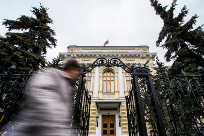 Резкому росту зарплат бюджетников предрекли конец