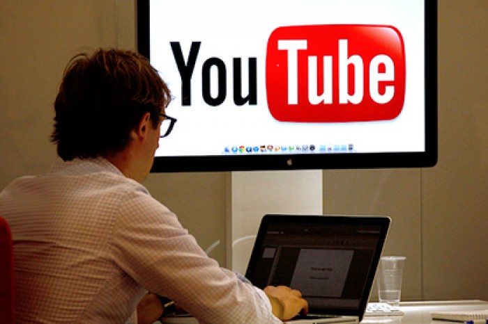В детские ролики на YouTube спрятали порно
