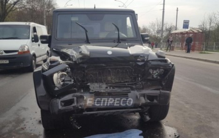 В Киеве пьяный автомойщик устроил ДТП на угнанном авто
