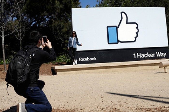 Facebook запросил у пользователей интимные снимки