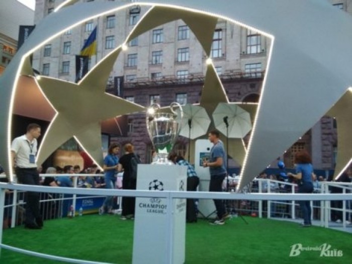 Финал Лиги чемпионов в Киеве: в фан-городке даже цены на мороженое кусаются
