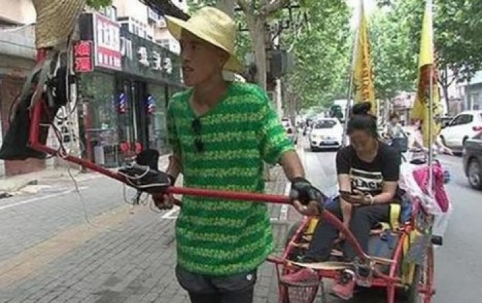 Китаец вез девушку на тележке 41 день ради свадьбы