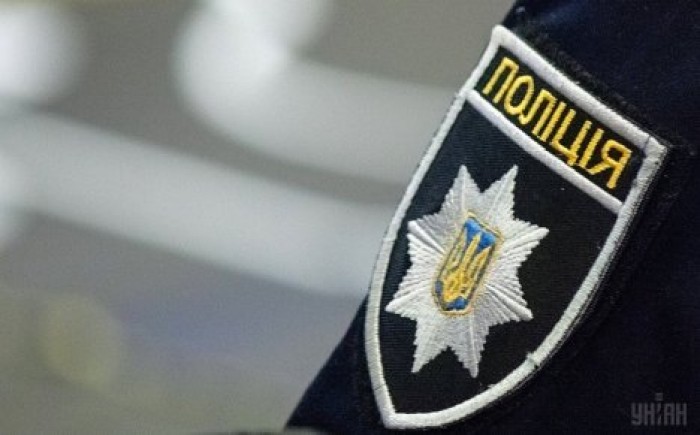 Пьяный украинец напал на патрульную и ударил ее головой об стену