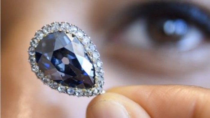 Sotheby's продал редкий голубой бриллиант за 6,7 млн долларов