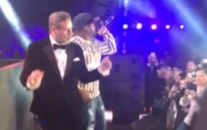 Танцующих 50 СЕNT и Джона Траволту сняли на видео