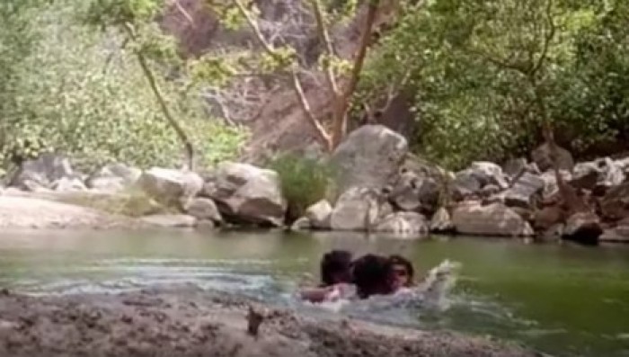 Три индийца случайно записали на видео свою смерть во время купания