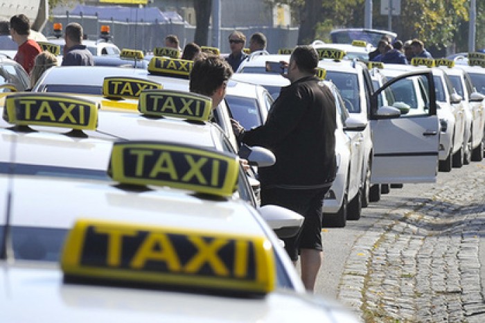 Uber защитит клиентов тревожной кнопкой