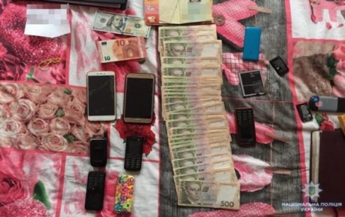 В Киеве чиновника задержали за сутенерство