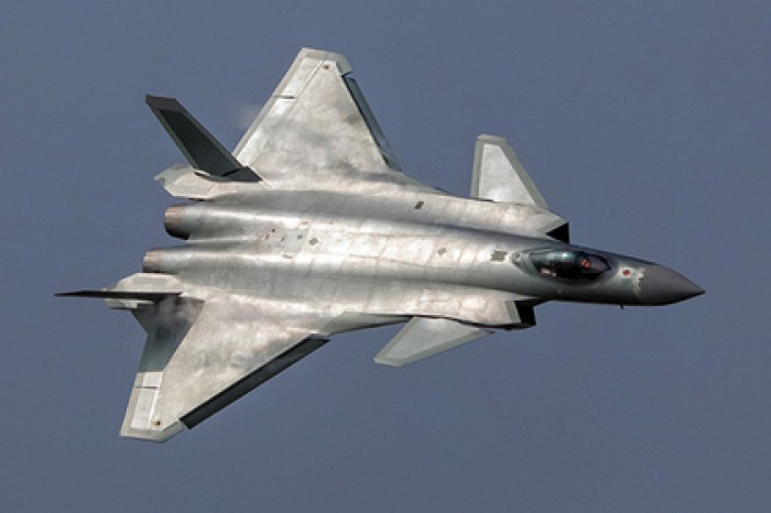 В США сравнили Су-57 и китайский J-20
