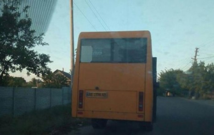 В Украине маршрутчик "под кайфом" ездил по чужим маршрутам и уснул