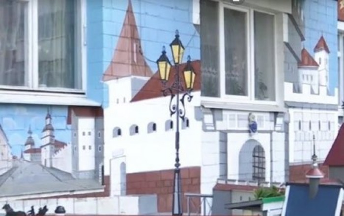 Житель Львова нарисовал копию города на стенах многоэтажки