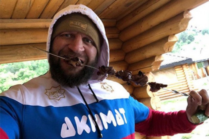 Александр Емельяненко дал совет критиковавшим сборную России «скотам»