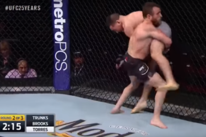 Боец MMA бросил соперника и нокаутировал сам себя