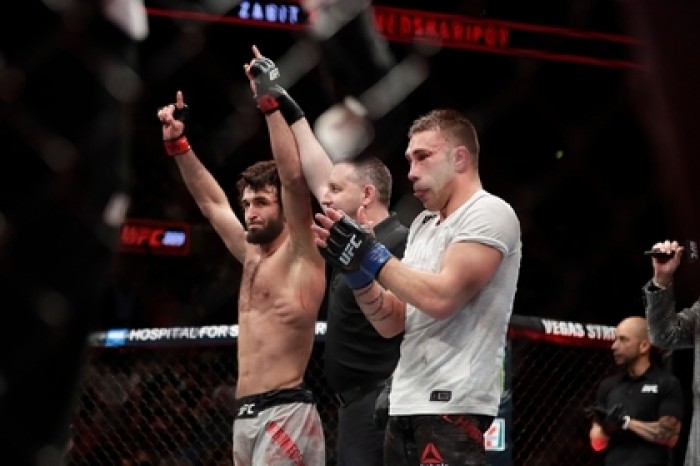 Боец UFC избежал увольнения и согласился драться с россиянином
