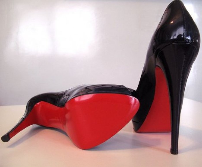 Christian Louboutin в суде подтвердил исключительное право на красную подошву