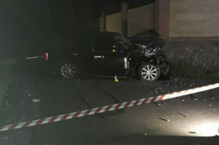 Под Киевом расстреляли Range Rover криминального авторитета: один человек погиб