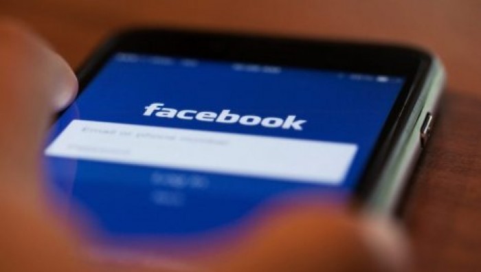 Пой голосом любимого исполнителя в прямом эфире: Facebook запустил новую функцию