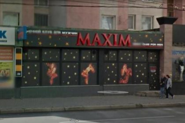 Сборную Англии поселили возле элитного стриптиз-клуба