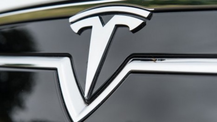 Tesla уволит более четырех тысяч сотрудников из-за реорганизации компании