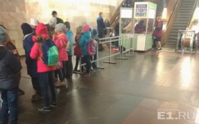 В екатеринбургском метро мальчика затянуло в эскалатор