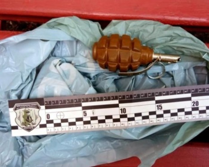 В Харькове на улице задержали мужчину с гранатой