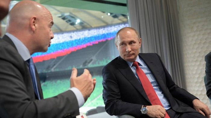 Владимир Путин cыграл в футбол с президентом ФИФА