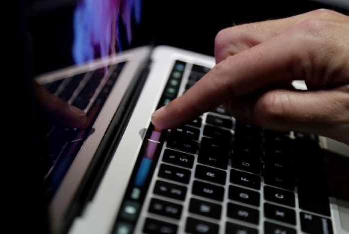 Apple решила проблему новых MacBook Pro силиконом