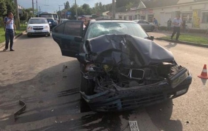 Автомобиль насмерть сбил мать с ребенком в Черкассах