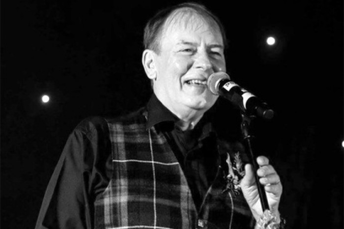 Член группы Bay City Rollers подхватил таинственную болезнь на курорте и умер