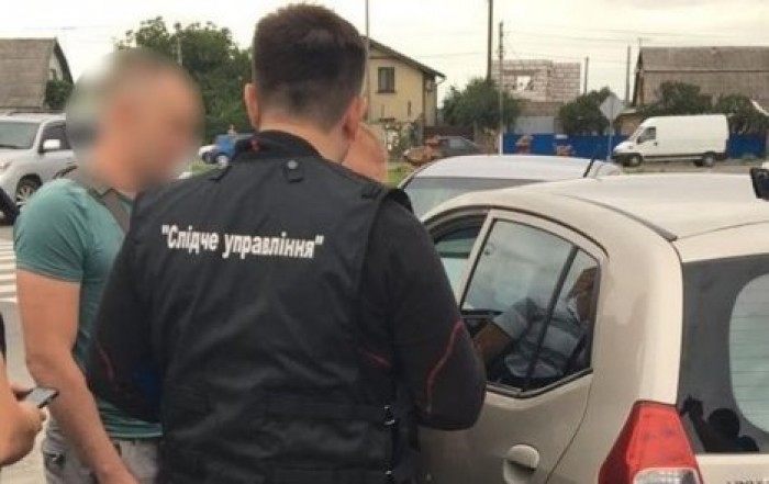 Депутат под Киевом требовал взятку на миллион за землю для кладбища