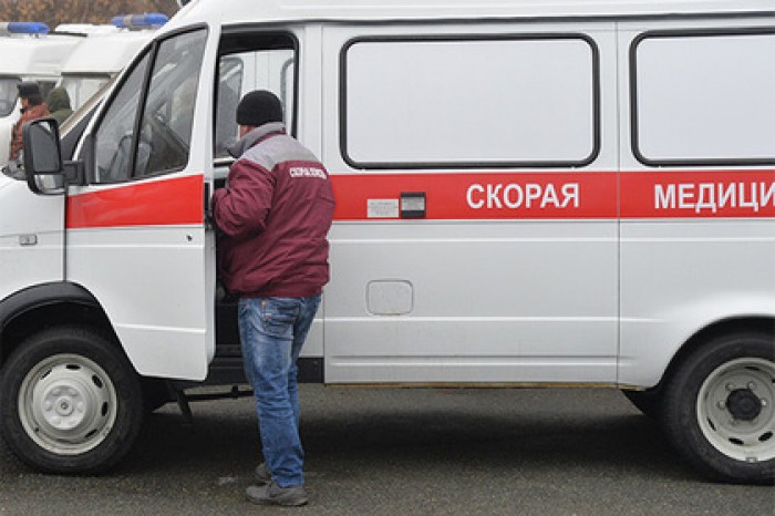 Губернатор Подмосковья вручил врачам ключи от новых машин скорой помощи
