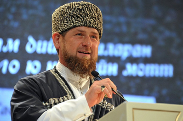 Кадыров ударился в сочинительство и написал стихи про Черчесова с бабушкой Олей