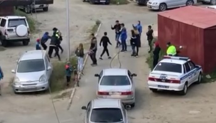 Магаданские подростки отбили своего приятеля от сотрудников ГИБДД