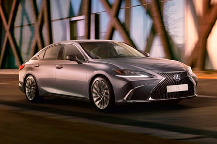 Новый Lexus ES приехал в Россию