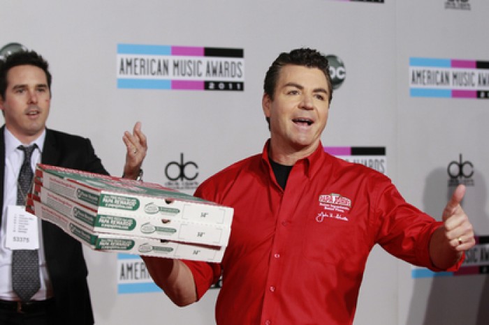 Папа Джон подал в суд на Papa John’s