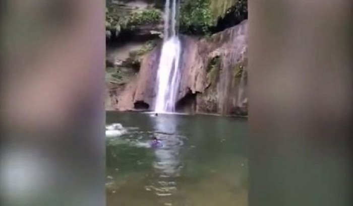 Турист разбился насмерть, упав с водопада во время съемок клипа